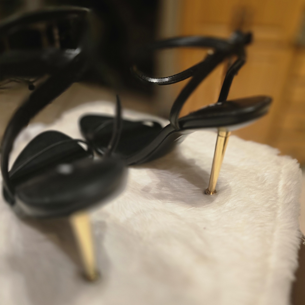 Nine West Black and Gold Women's Heels - Picture 4 of 9